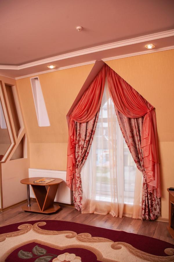 Hotel Piligrim 1 à Mykolaïv Extérieur photo